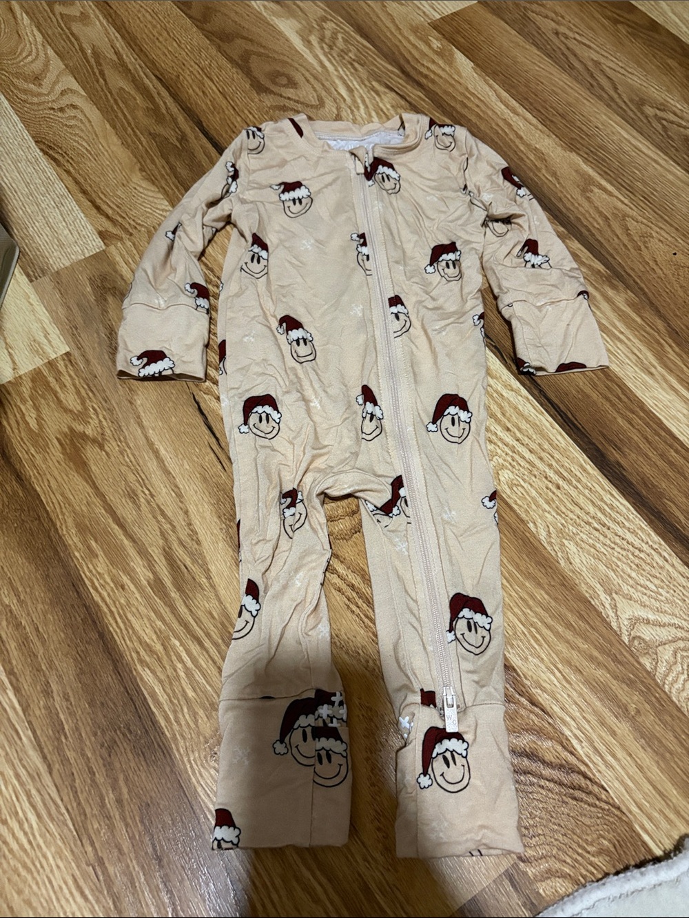 Willow n co bamboo Beige Holiday Smile-Face Footed One-Piece 6-12 m